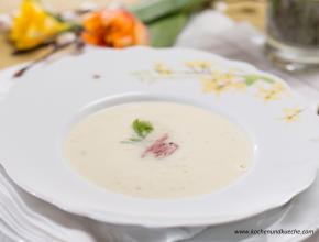 Geflügelcremesuppe mit Osterschinken