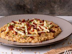 Gerstenrisotto mit Speck und Äpfeln