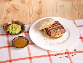 Steaksandwich mit Avocado