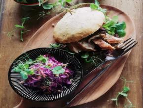 Hendlburger mit gebratenen Shiitakepilzen