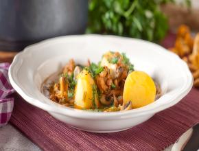 Schwammerlgulasch mit Erdäpfeln 