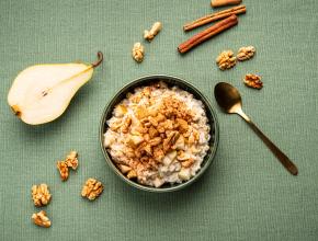 Porridge mit Birne und Walnüssen