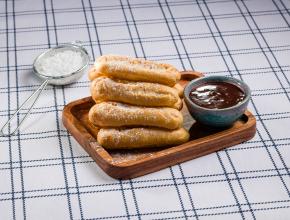 Churros mit Schokoladensauce