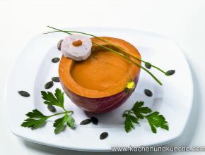 Kürbissuppe mit Wallerlaibchen