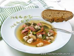 Deftige Bohnensuppe mit Selchfleisch