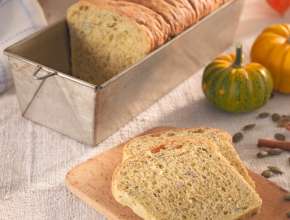 Dinkelweissbrot mit Kürbiskernen