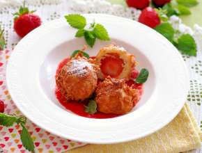 Gebackene Erdbeer-Topfenknödel