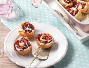 Blätterteigschnecken mit Erdbeeren