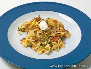 Bild zu: Farfalle 