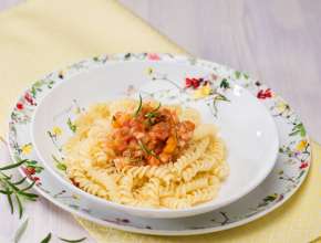 Nudeln mit Fisch-Bolognese