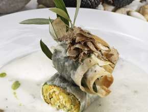 Gemüsestrudel auf Brennnesselschaum