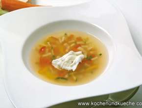 Bild zu: Klare Gemüsesuppe 