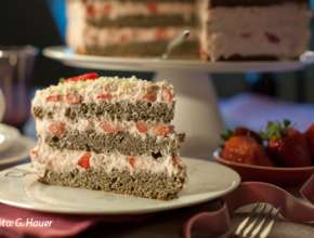 Erdbeer-Mohntorte