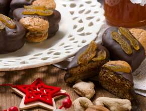 Honiglebkuchen mit Marzipan-Marillen-Füllung