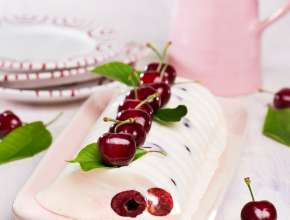 Joghurtterrine mit Kirschen