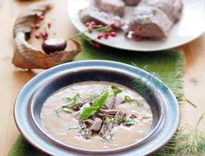 Erdäpfelsuppe mit Wildfleischstreifen