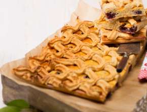 Kirschkuchen aus Rührteig mit Marzipangitter