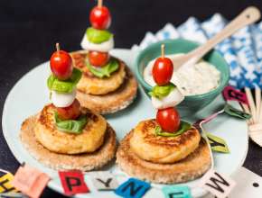 Linsenlaibchen mit Mozzarella auf Vollkorntoastbrot