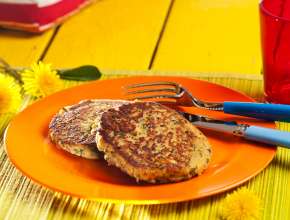 Vegetarische Kichererbsenlaibchen vom Grill