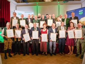 Die geehrten Persönlichkeiten im Rahmen der 5-Jahr-Feier des Tourismusverbandes Oststeiermark im Schloss Pöllau | Foto: Oststeiermark Tourismus/E. Hiebler-Texer