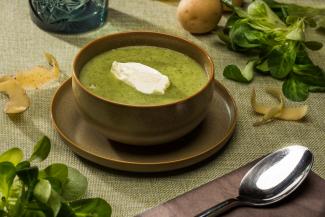 Erdäpfel-Vogerlsalat-Suppe | Foto: Lexpix Erdäpfel-Vogerlsalat-Suppe