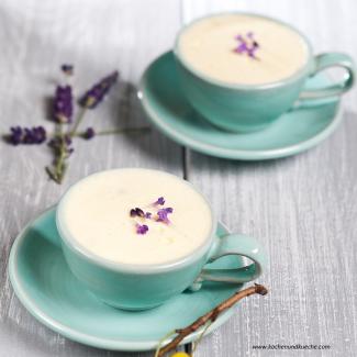 Gelbe Mirabellencreme mit Lavendel