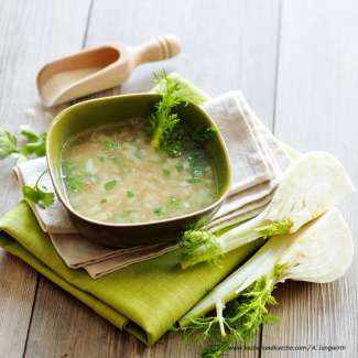 Dinkelgrießsuppe mit Fenchel