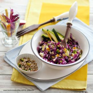 Sommersalat mit Pistazien und Kernen