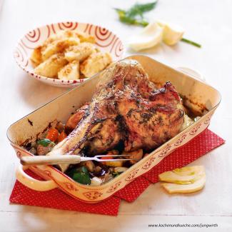 Kalbsstelze mit Thymiangrießnockerln