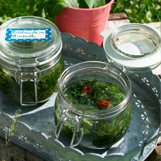 Bärlauchblätter in Öl