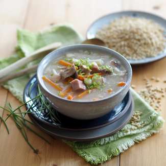 Bauerngerstelsuppentopf