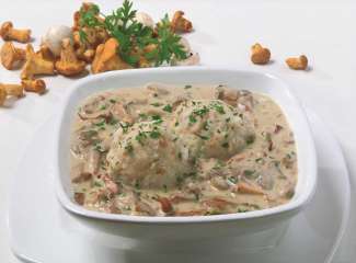 Schwammerlsauce mit Semmelknödeln