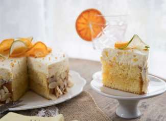 Topfencremetorte mit Orangen und Limetten