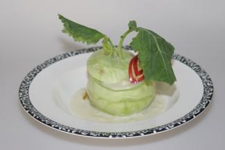 Kohlrabi-Cremesuppe mit Apfelwürfeln