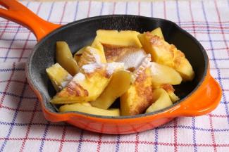 Eierschmarren mit karamellisierten Äpfeln