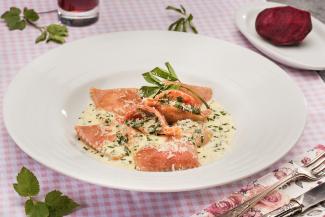 Rote Gierschravioli mit Zitronenrahm 