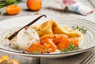 Palatschinken mit Marillenröster
