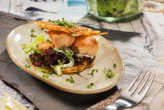 Rösti-Burger mit Lachsforelle