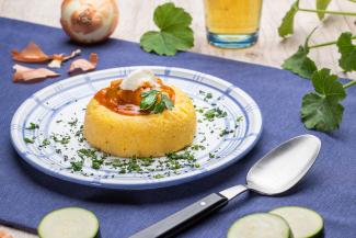 Zucchinigulasch im Polentaring