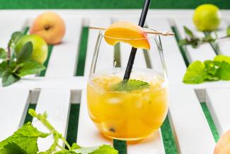 Pfirsich-Wodka-Drink
