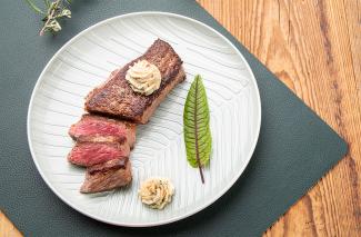 Rindersteak mit Marillenbutter