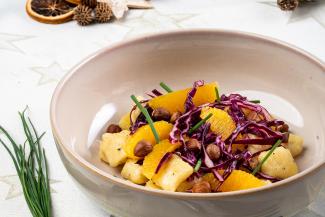 Pastinakengnocchi mit Rotkraut-Orangensalat
