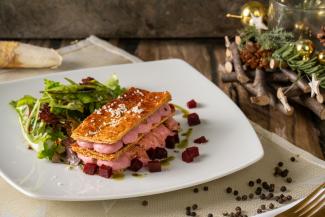 Rote-Rüben-Mille-feuille mit Kren und Kernöl