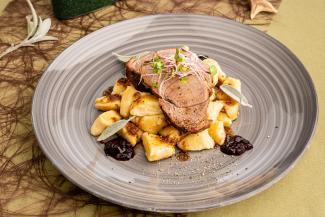 Geschmorter Braten vom Maibockschlögel mit Salbeignocchi