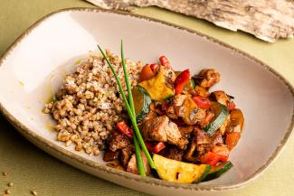 Maibock aus dem Wok mit Buchweizenrisotto