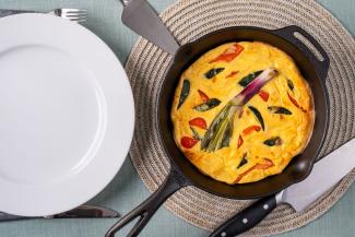 Frittata mit Paprika, Zucchini und Frischkäse