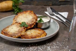 Erdäpfelrösti mit Büffelmozzarella