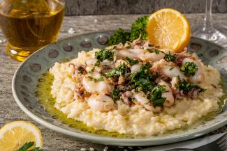 Gebratene Calamari mit Zitronenrisotto