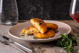 Erdäpfelküchlein mit Büffelmozzarellafülle