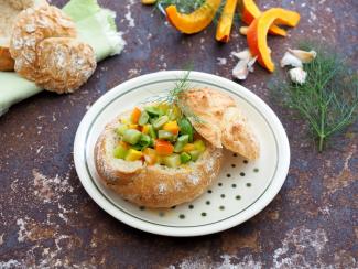 Gemüseeintopf im Brot 